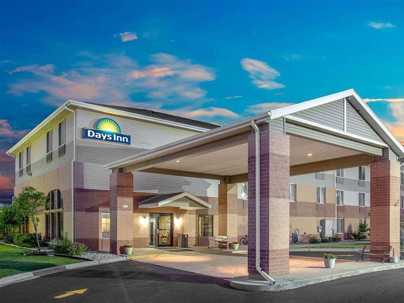 Days Inn By Wyndham Madison Ne/Windsor Exterior foto