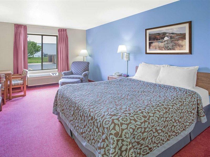 Days Inn By Wyndham Madison Ne/Windsor Exterior foto