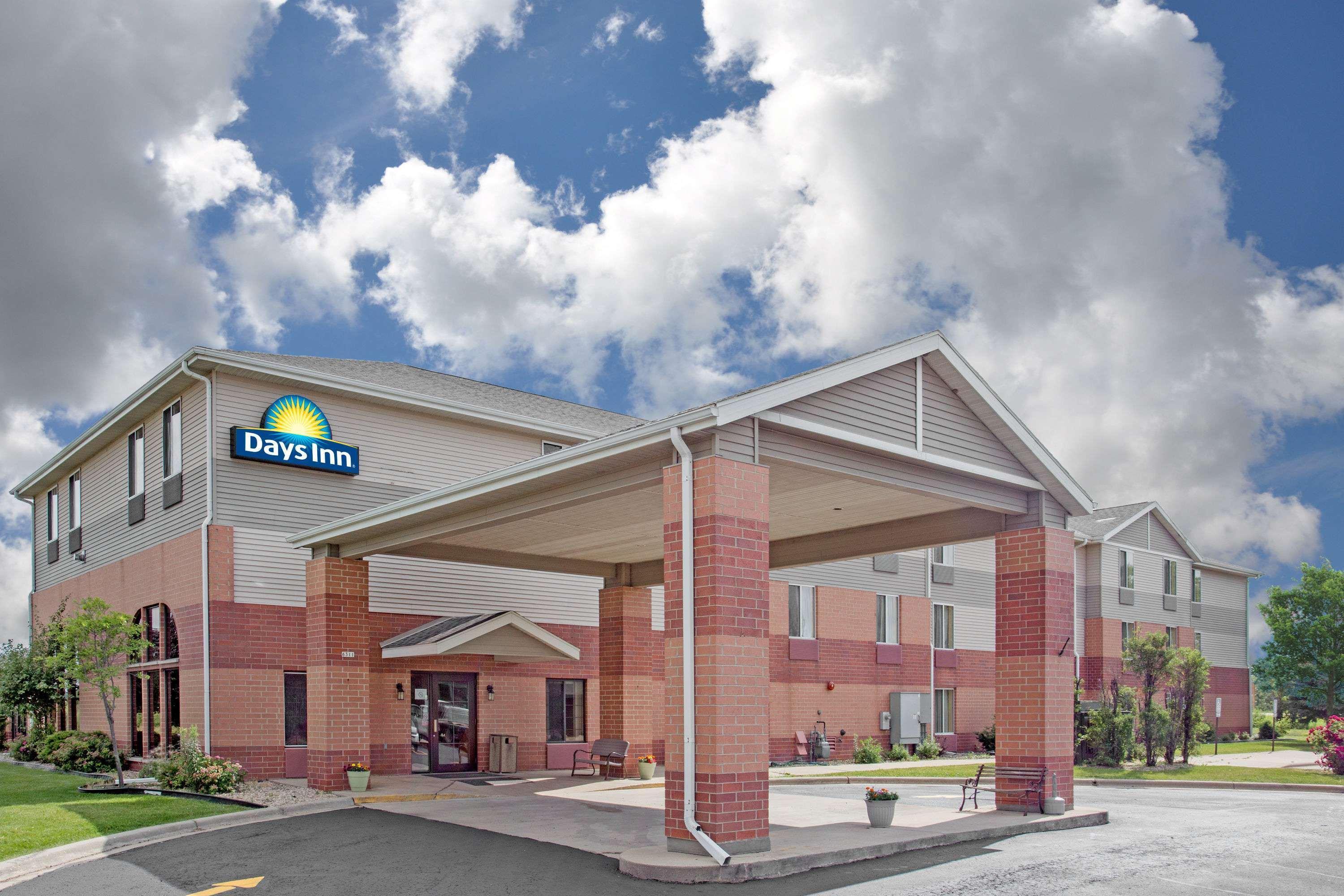 Days Inn By Wyndham Madison Ne/Windsor Exterior foto