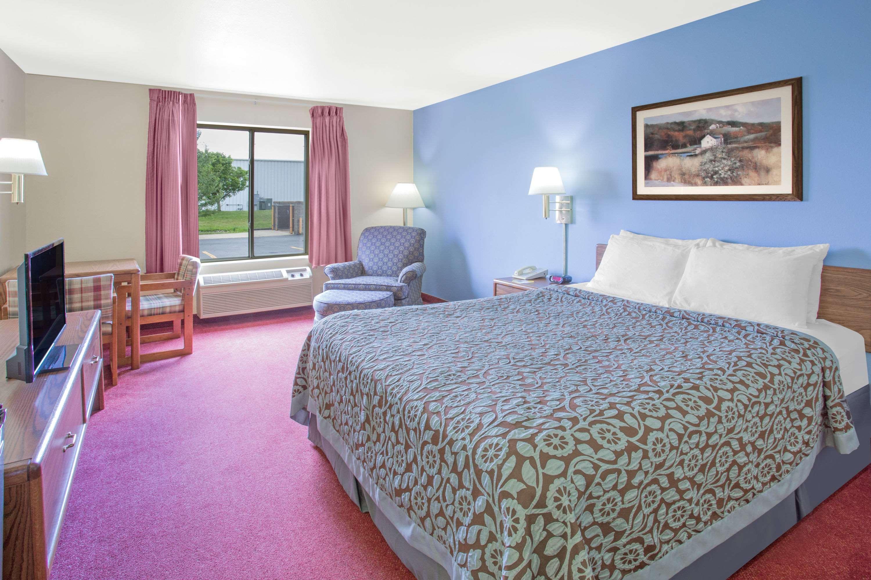 Days Inn By Wyndham Madison Ne/Windsor Exterior foto