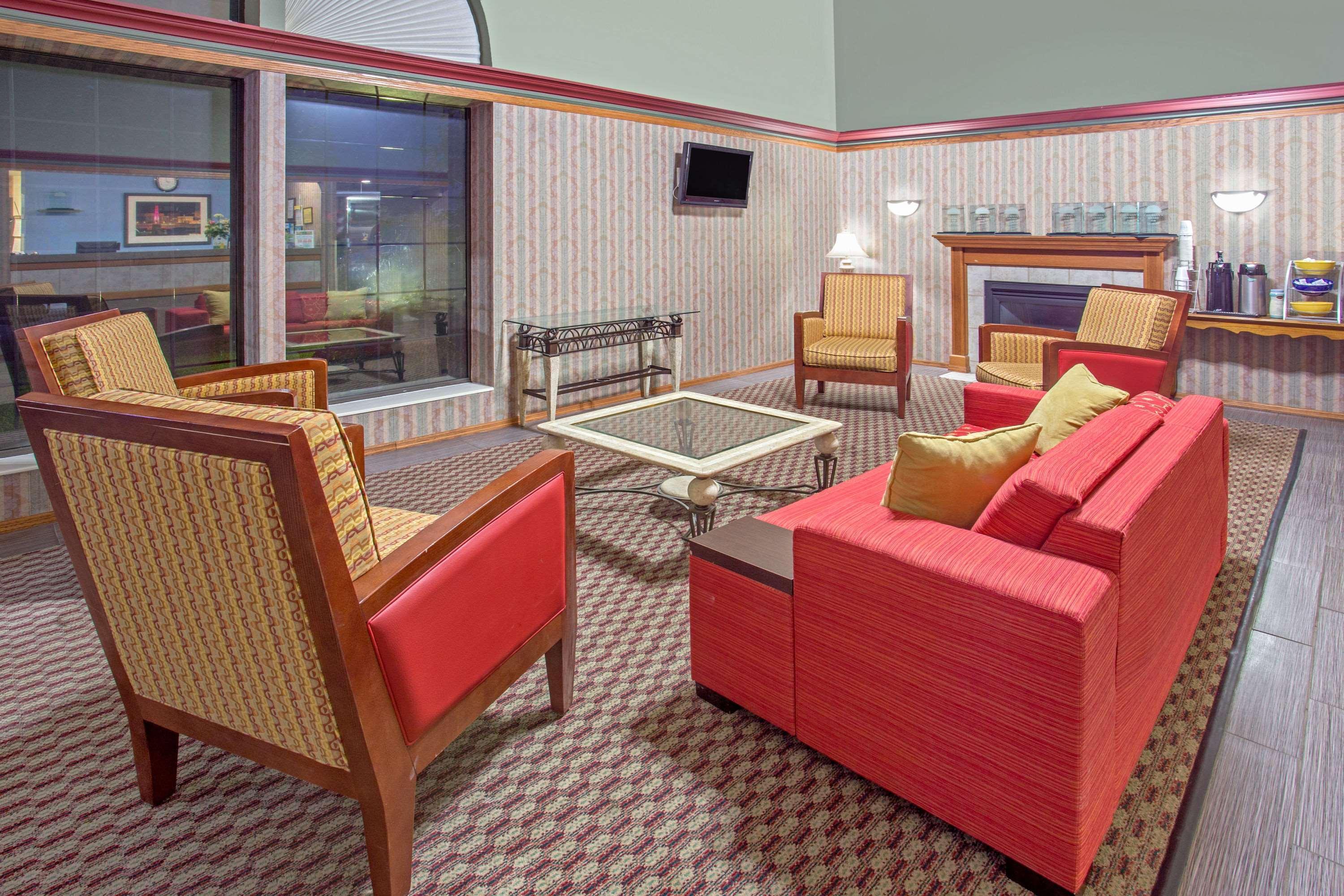 Days Inn By Wyndham Madison Ne/Windsor Exterior foto
