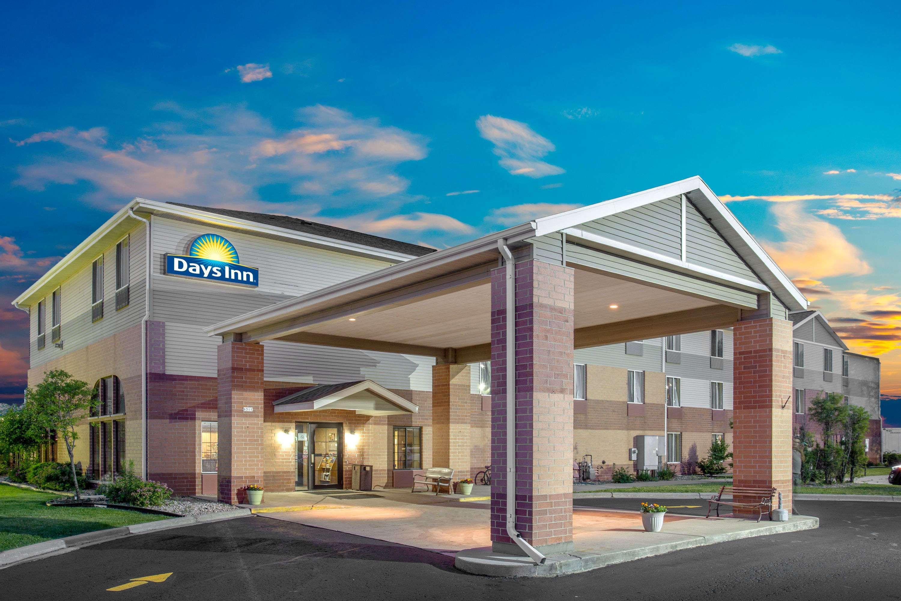 Days Inn By Wyndham Madison Ne/Windsor Exterior foto